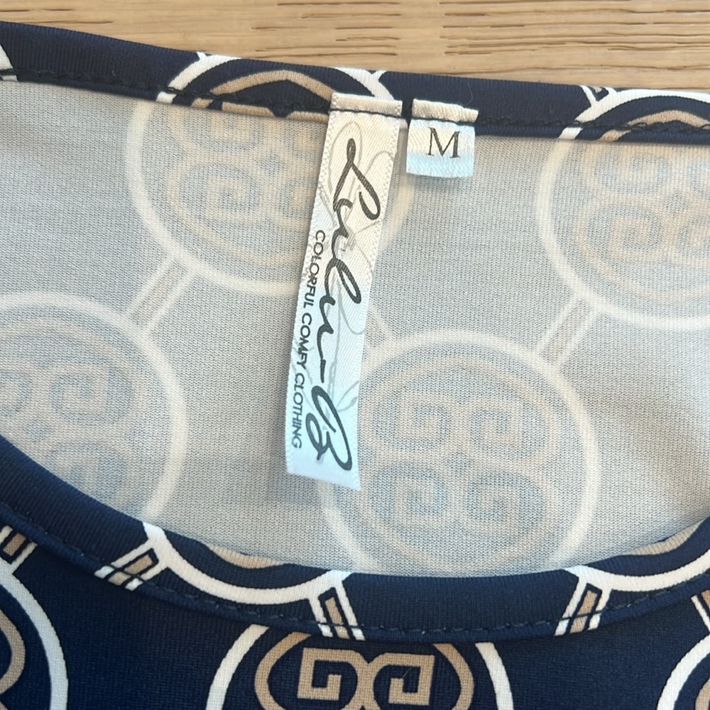 Lulu B Top 3/4 Sleeve Asymmetrical Navy, Tan, And White Top Medium UPF - Picture 3 of 6